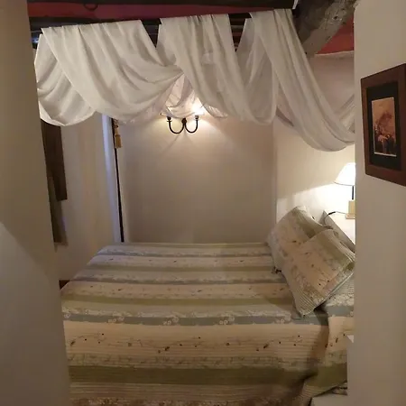 Del Adarve Hotel 2*